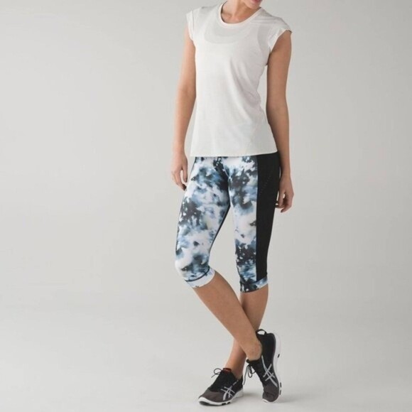 Lululemon Full-on Stop at Nothing Blue Tie-Dye Print Crop Leggings Size 4, EUC - Picture 4 of 5